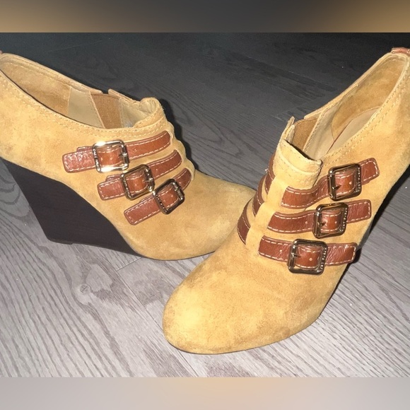 Tory Burch Gabriel High Wedge, Size 7M - Picture 3 of 16